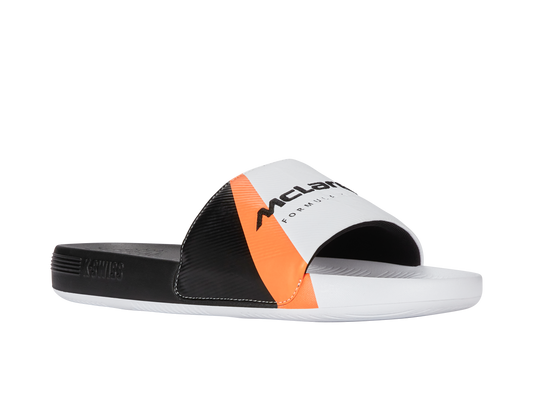 04422-196-M | SLIDE SANDAAL X MCLAREN F1 TEAM | WIT/ZWART/PAPAYA
