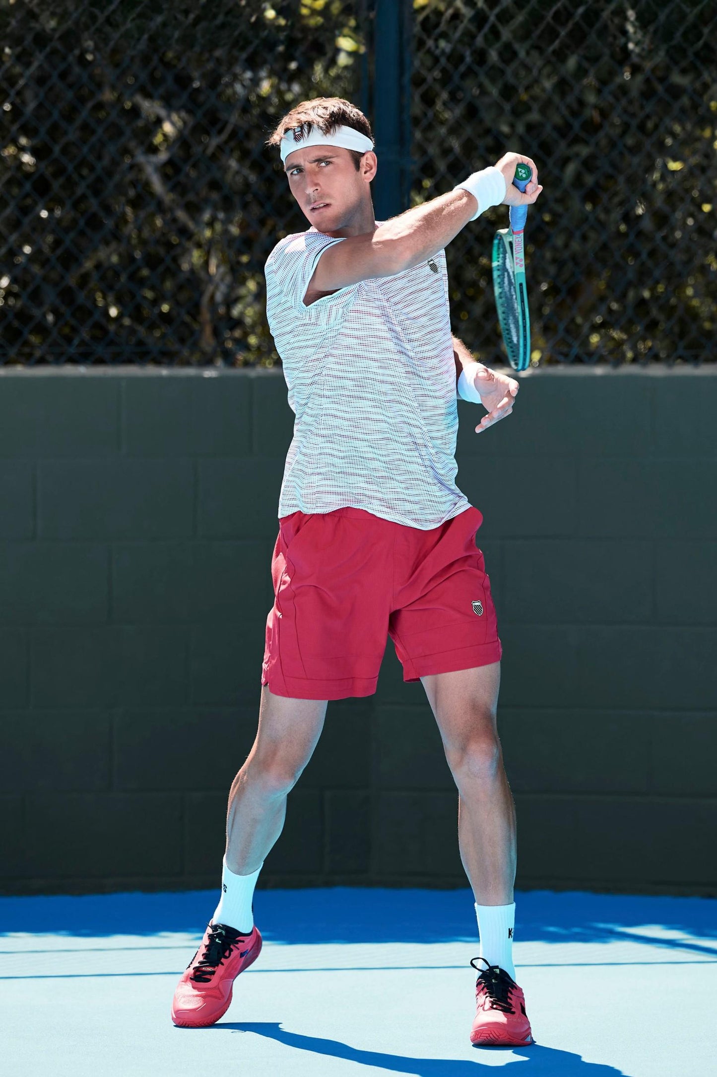 04432-656-M | HYPERCOURT PINNACLE | NEON LAVA/ZWART/CHILI PEPPER